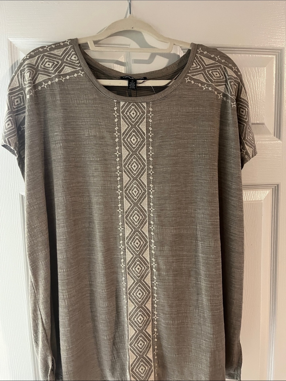 Cable & Gauge Taupe Short-Sleeve Embroidered Tee